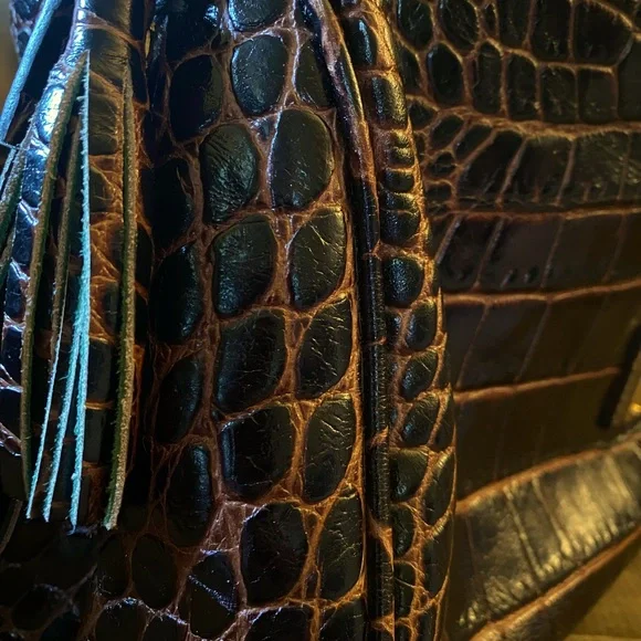 Dooney & Bourke croco embossed fino leather handbag - Picture 3 of 7